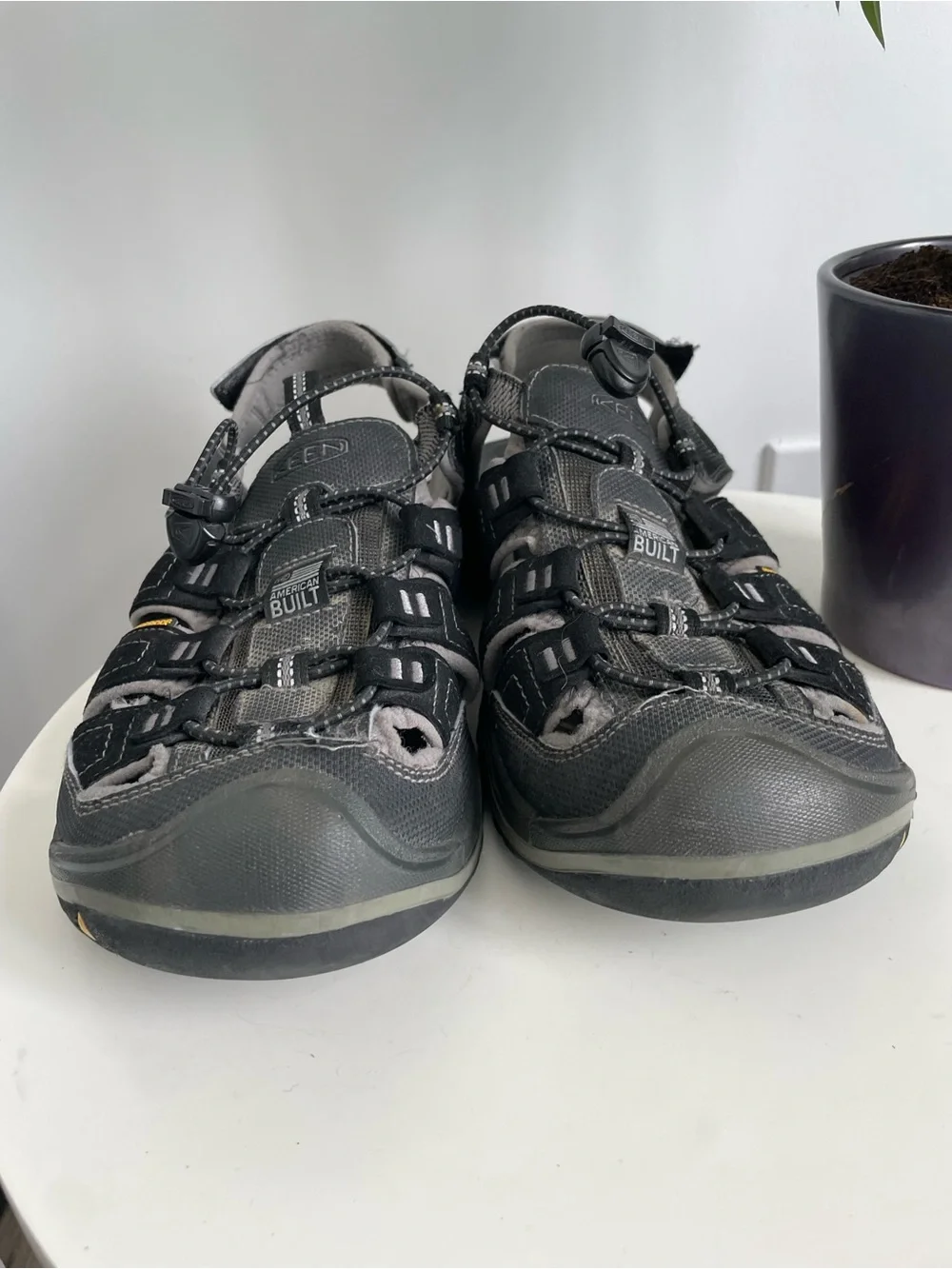 Men Size 9 Keen Rialto II H2 Black Sandals Shoes